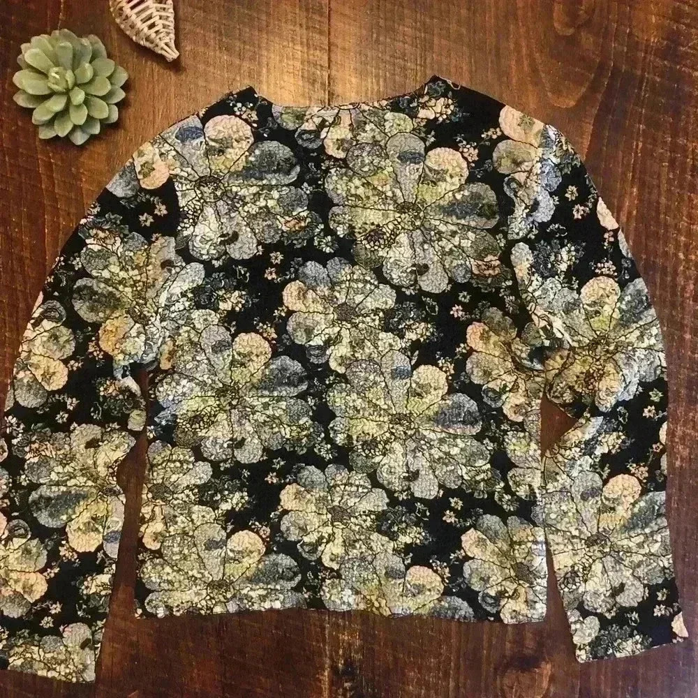 ML & Company | Black, Blue & Green Floral Stretchy Crinkle Blouse - Picture 2 of 4